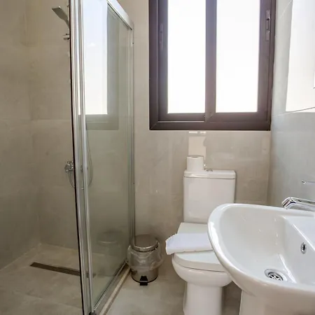 Escape 2 By Holidaykeys 凯里尼亚