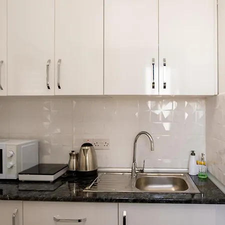 Escape 2 By Holidaykeys شقة كيرينيا